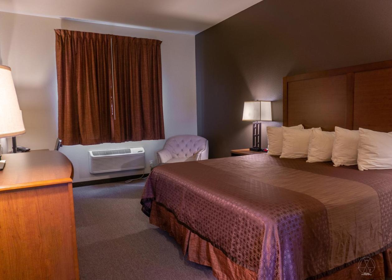 Newcastle Lodge & Convention Center Екстериор снимка