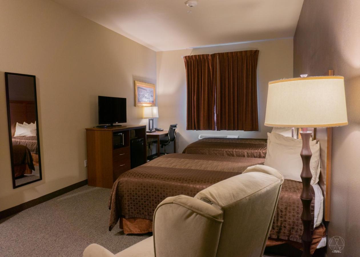 Newcastle Lodge & Convention Center Екстериор снимка