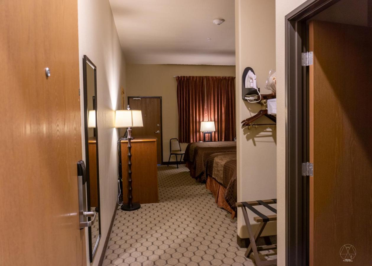 Newcastle Lodge & Convention Center Екстериор снимка