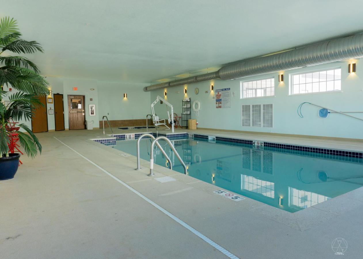 Newcastle Lodge & Convention Center Екстериор снимка