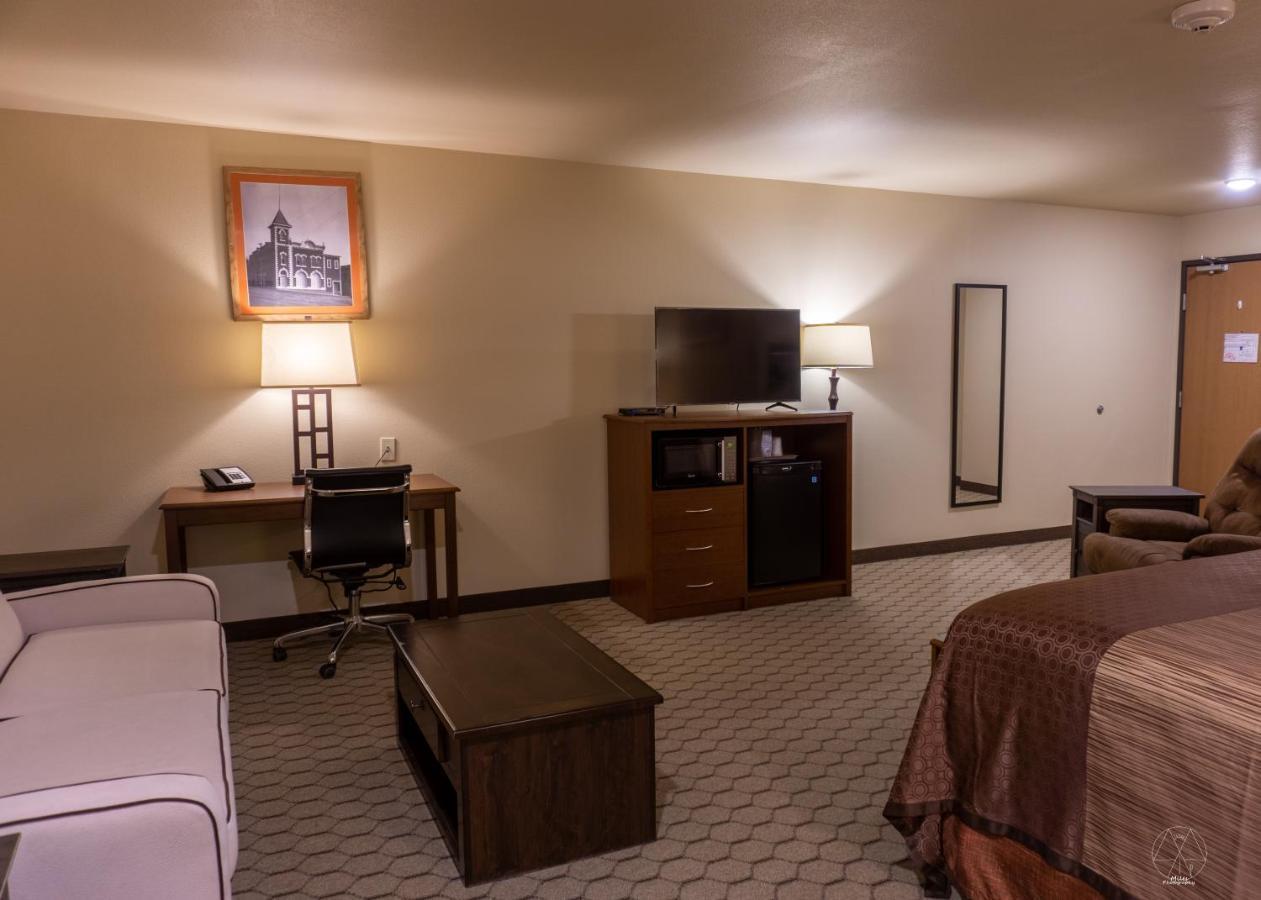 Newcastle Lodge & Convention Center Екстериор снимка