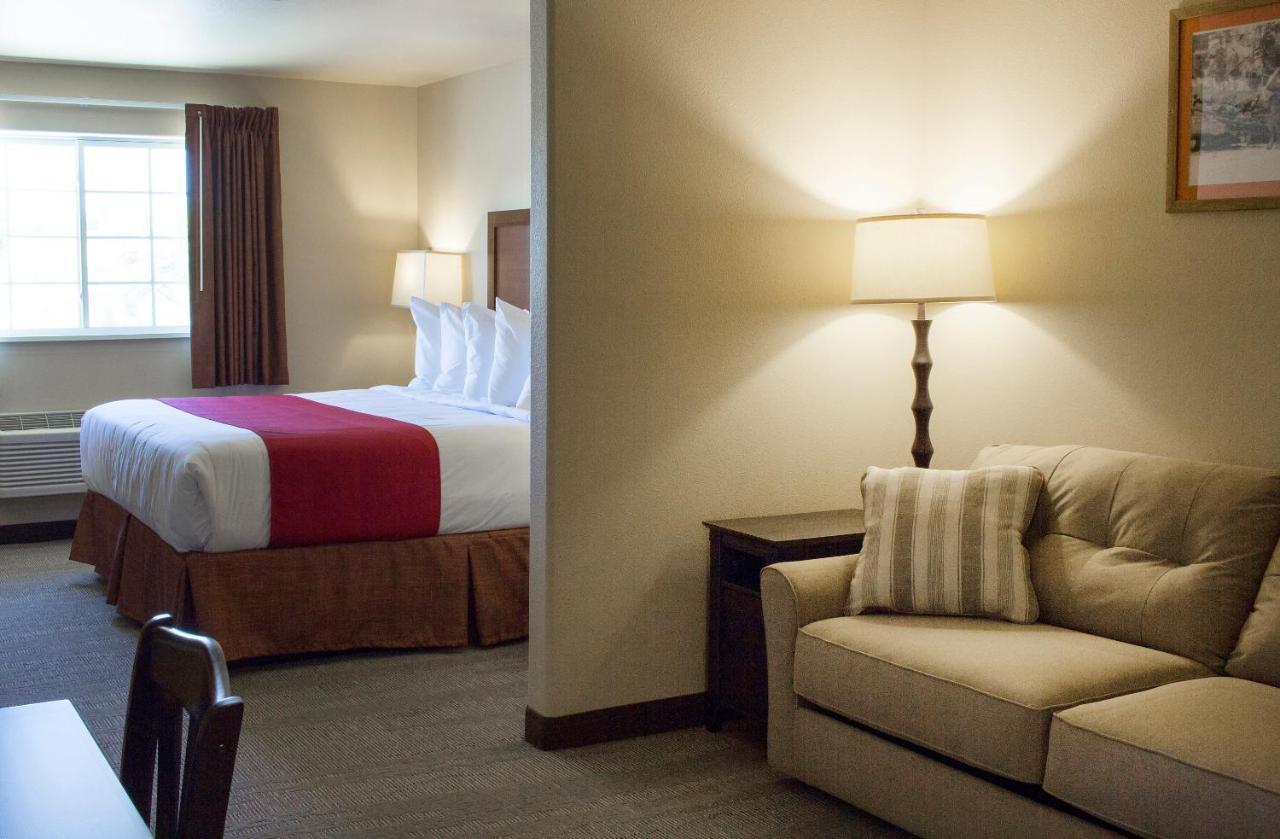 Newcastle Lodge & Convention Center Екстериор снимка