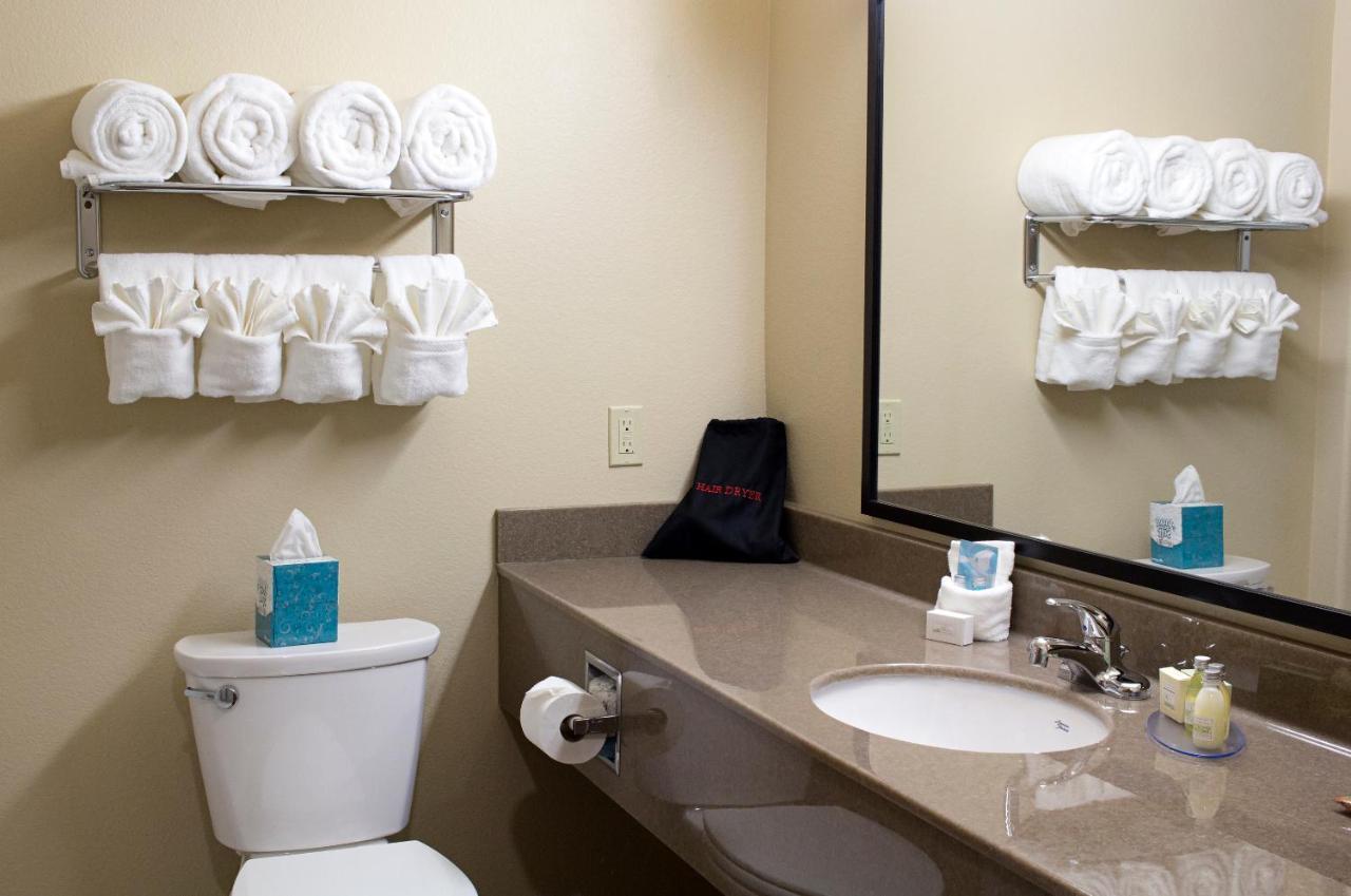 Newcastle Lodge & Convention Center Екстериор снимка