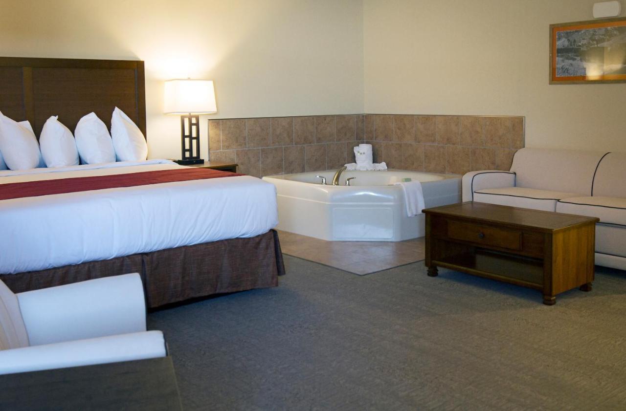 Newcastle Lodge & Convention Center Екстериор снимка