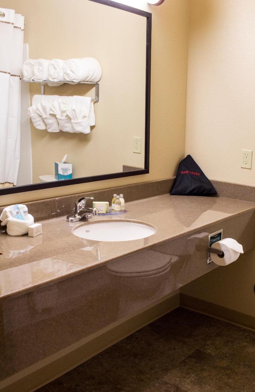 Newcastle Lodge & Convention Center Екстериор снимка