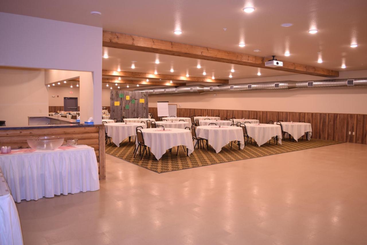Newcastle Lodge & Convention Center Екстериор снимка
