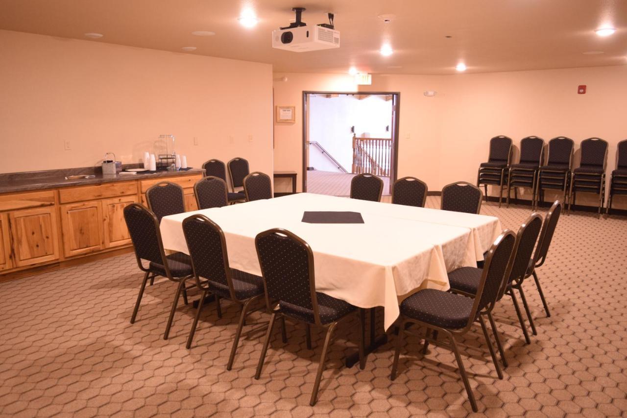 Newcastle Lodge & Convention Center Екстериор снимка
