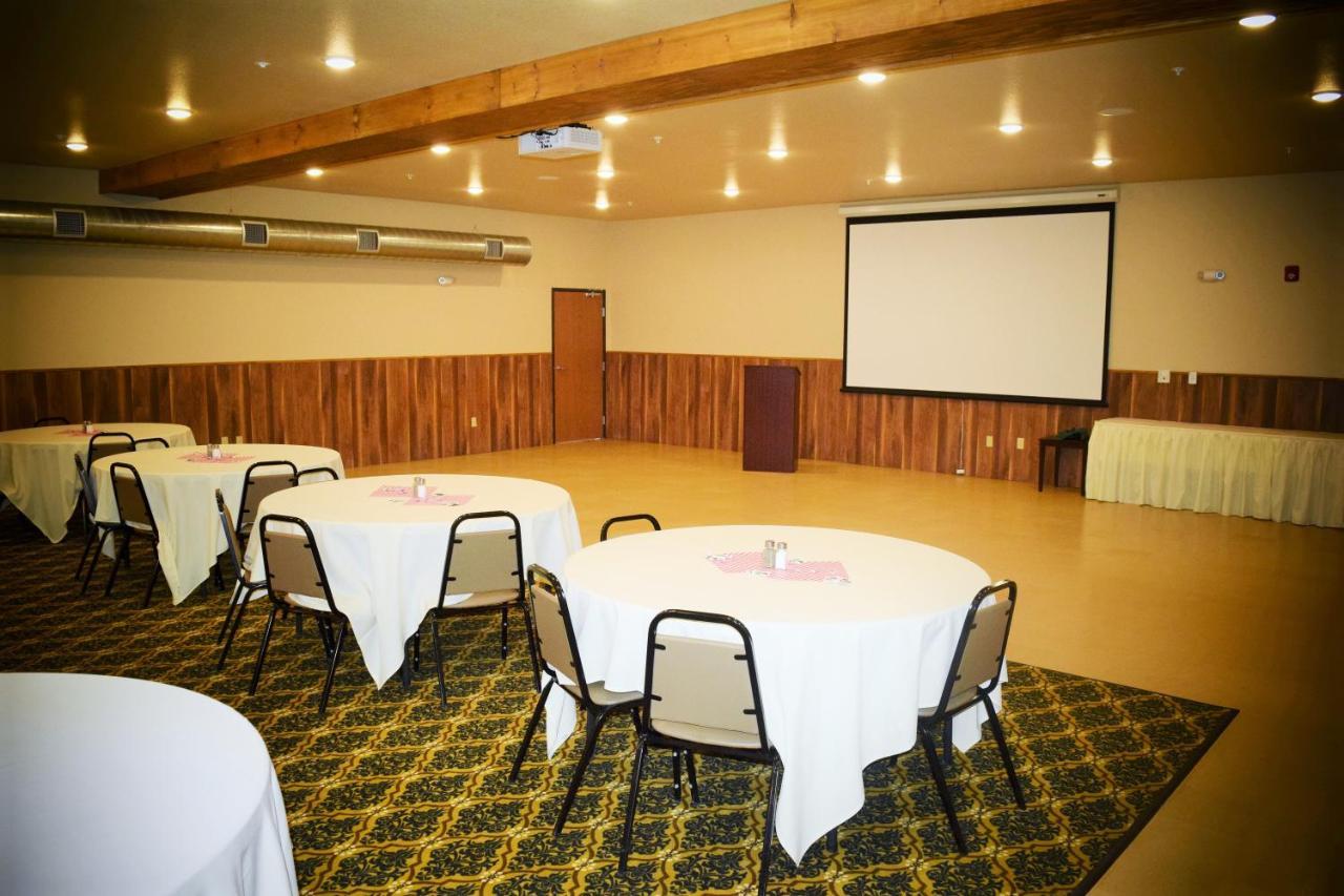 Newcastle Lodge & Convention Center Екстериор снимка