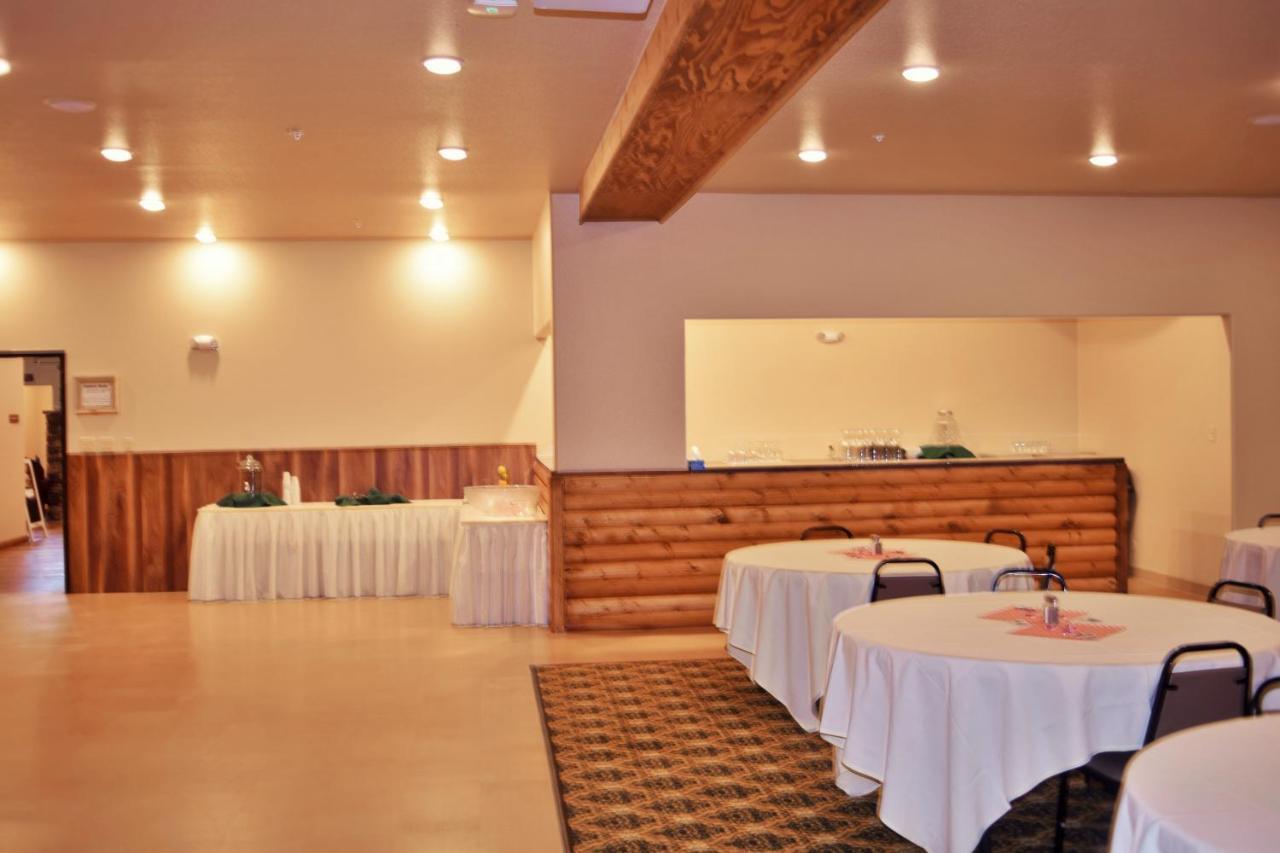 Newcastle Lodge & Convention Center Екстериор снимка