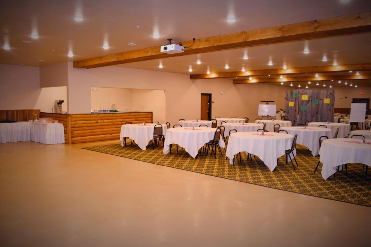 Newcastle Lodge & Convention Center Екстериор снимка