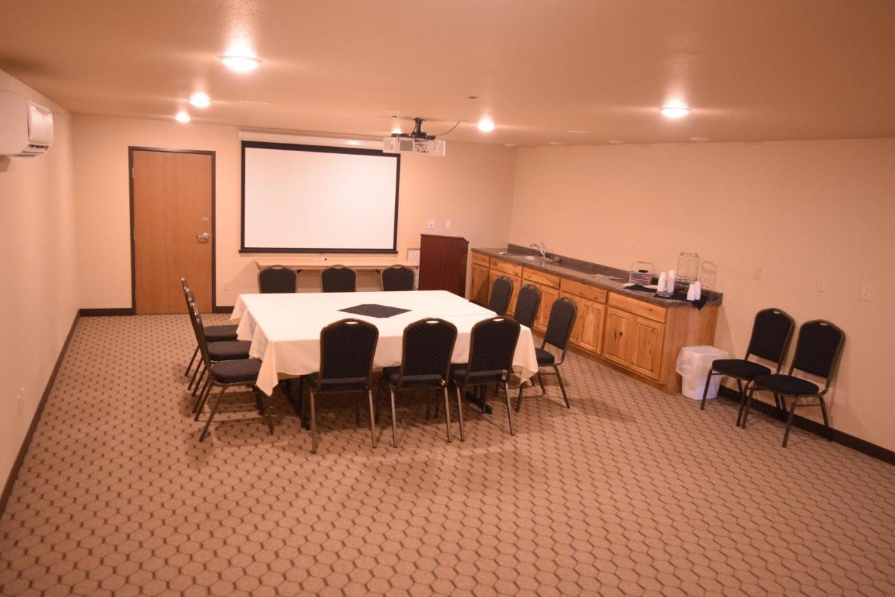 Newcastle Lodge & Convention Center Екстериор снимка